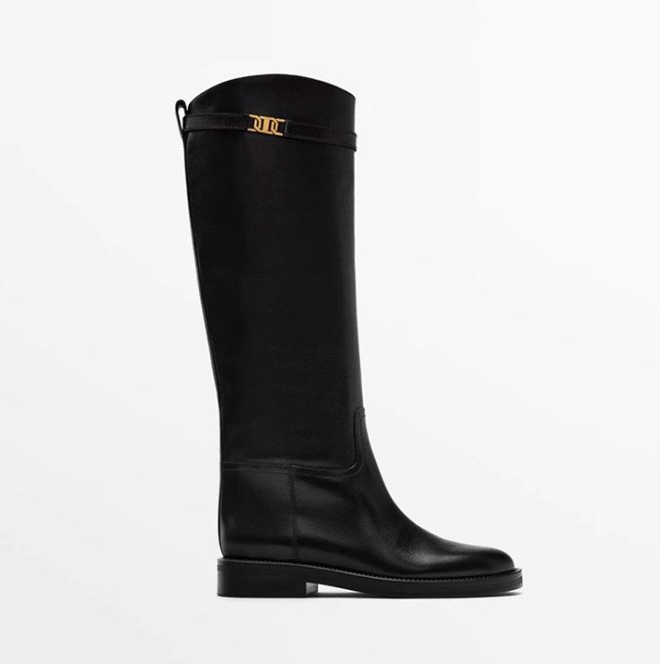 Laiza – Minimalist Block Heel Boots with Chic Buckle Detail